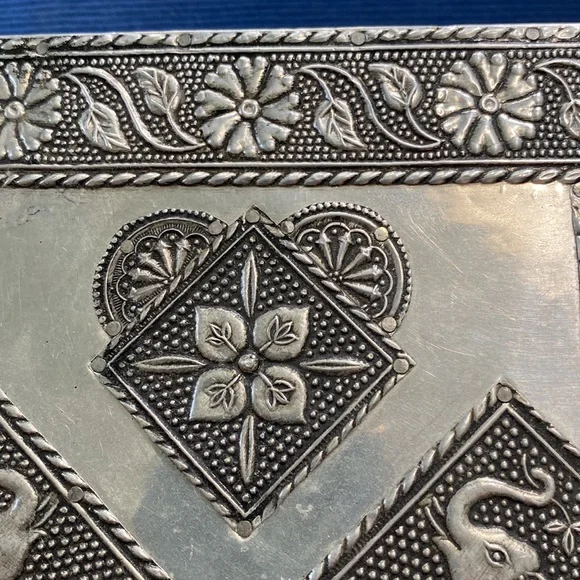 Fantastic LargeVintage Heavily Embossed Locking Jewelry Box EUC